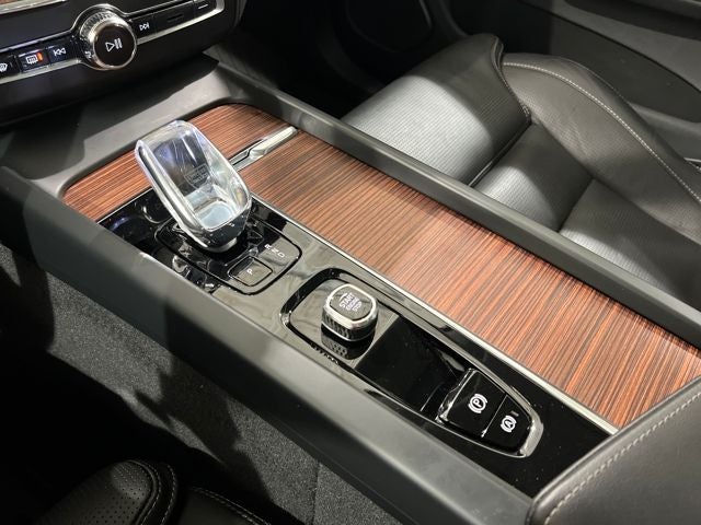 2023 Volvo XC60 B6 Ultimate Bright Theme