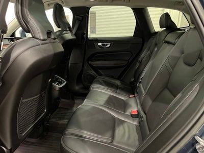 2023 Volvo XC60 B6 Ultimate Bright Theme