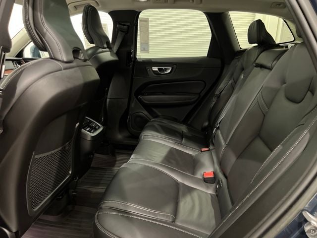2023 Volvo XC60 B6 Ultimate Bright Theme