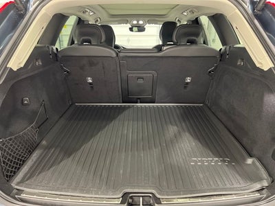 2023 Volvo XC60 B6 Ultimate Bright Theme