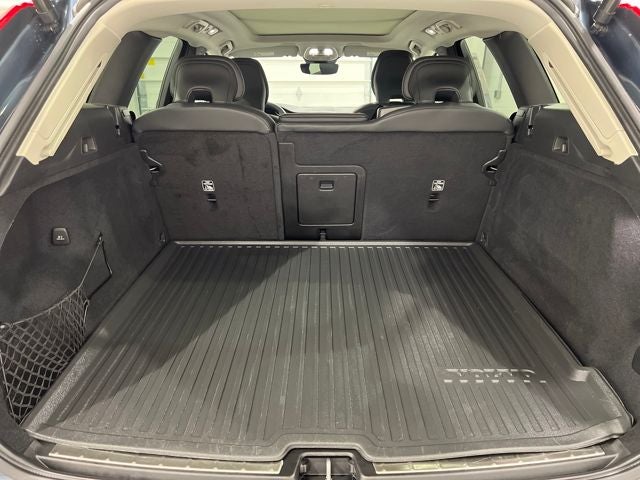 2023 Volvo XC60 B6 Ultimate Bright Theme