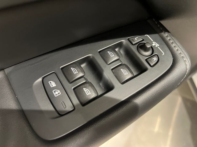 2023 Volvo XC60 B6 Ultimate Bright Theme