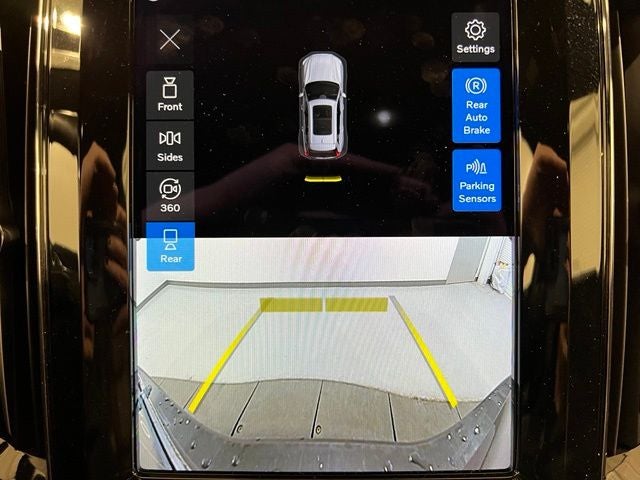 2023 Volvo XC60 B6 Ultimate Dark Theme