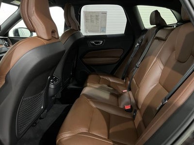2023 Volvo XC60 B6 Ultimate Dark Theme
