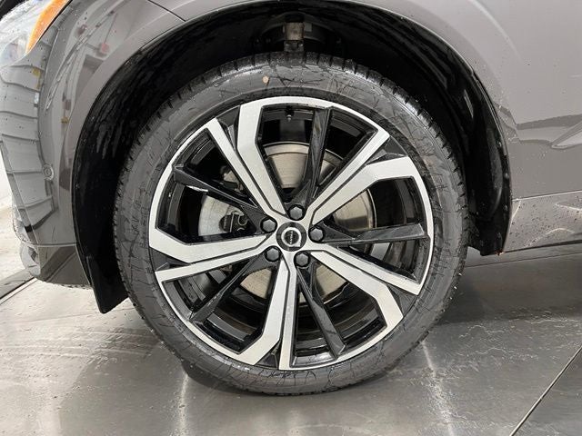 2023 Volvo XC60 B6 Ultimate Dark Theme