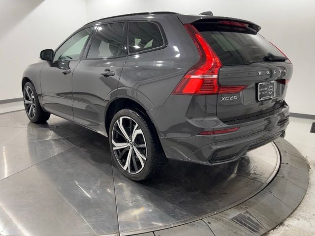 2023 Volvo XC60 B6 Ultimate Dark Theme