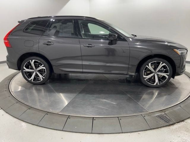 2023 Volvo XC60 B6 Ultimate Dark Theme