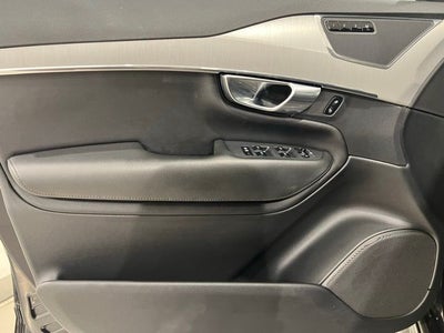 2022 Volvo XC90 T5 Momentum
