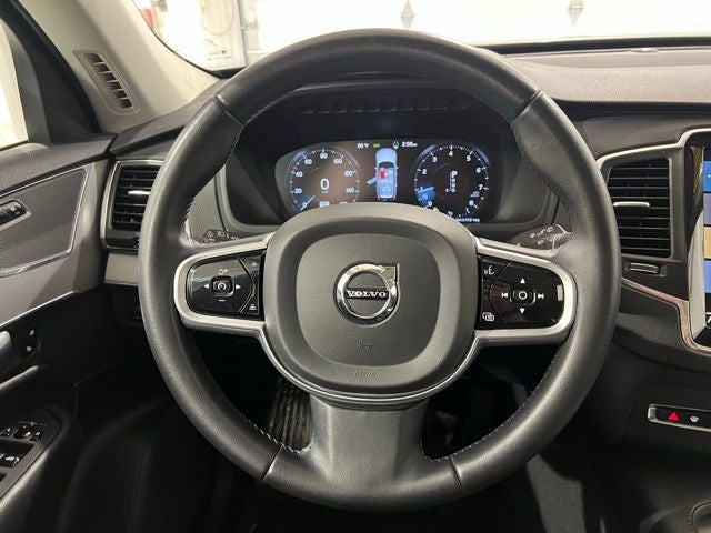 2022 Volvo XC90 T5 Momentum
