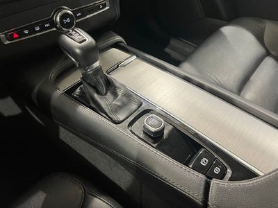 2022 Volvo XC90 T5 Momentum