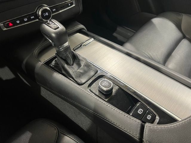 2022 Volvo XC90 T5 Momentum