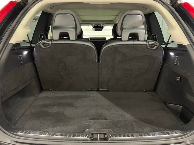 2022 Volvo XC90 T5 Momentum