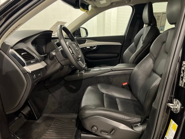 2022 Volvo XC90 T5 Momentum