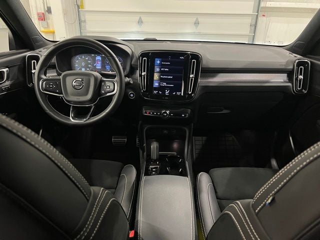 2021 Volvo XC40 R-Design