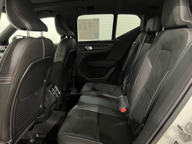 2021 Volvo XC40 R-Design
