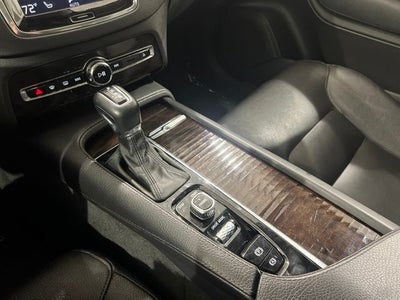 2017 Volvo XC90 T6 Momentum