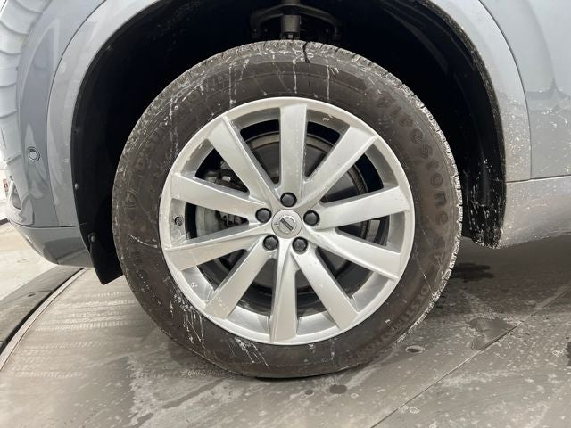 2017 Volvo XC90 T6 Momentum