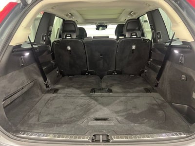 2017 Volvo XC90 T6 Momentum