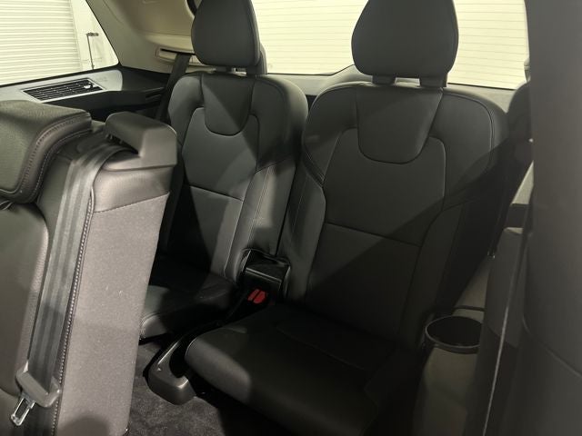 2017 Volvo XC90 T6 Momentum