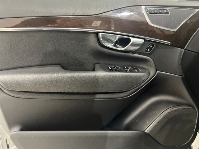 2017 Volvo XC90 T6 Momentum