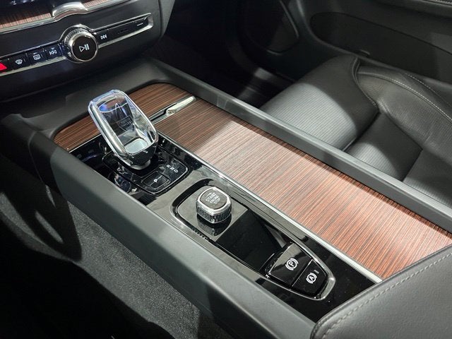 2024 Volvo XC60 Recharge Plug-In Hybrid Ultimate
