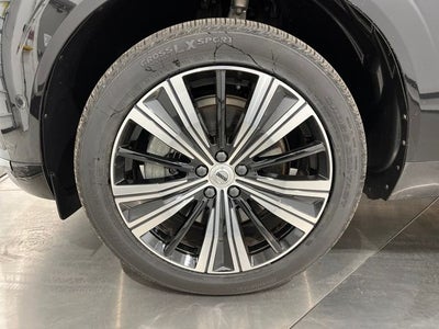 2023 Volvo XC60 Recharge Plug-In Hybrid T8 Plus Bright Theme