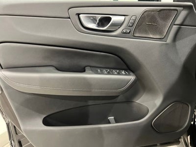 2023 Volvo XC60 Recharge Plug-In Hybrid T8 Plus Bright Theme