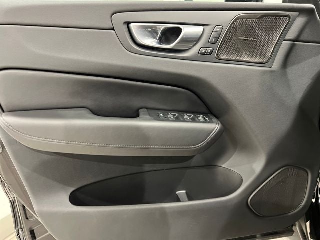 2023 Volvo XC60 Recharge Plug-In Hybrid T8 Plus Bright Theme