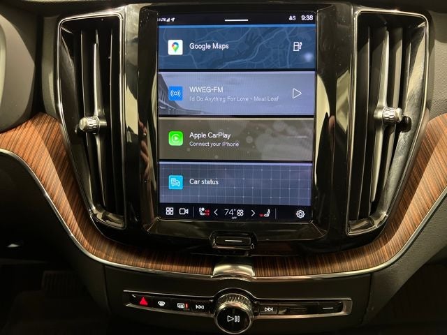 2023 Volvo XC60 Recharge Plug-In Hybrid T8 Plus Bright Theme
