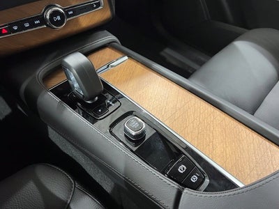 2025 Volvo XC90 Plug-In Hybrid T8 Plus 6 Passenger