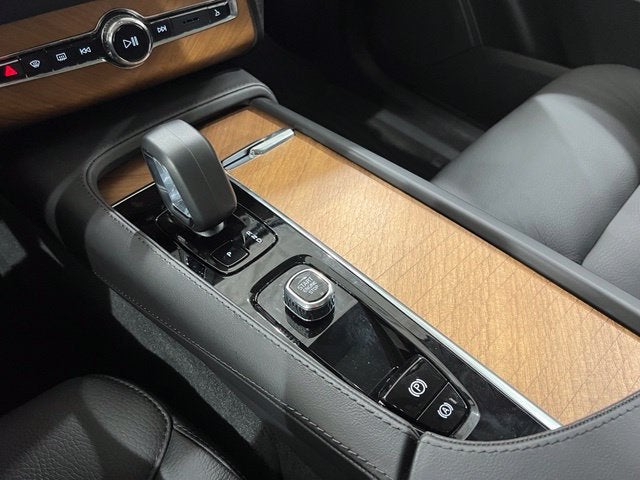 2025 Volvo XC90 Plug-In Hybrid T8 Plus 6 Passenger