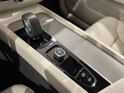 2025 Volvo XC60 Plug-In Hybrid T8 Plus