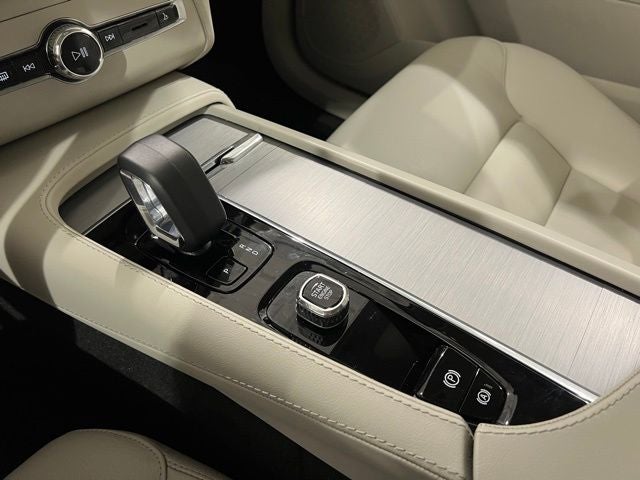2024 Volvo XC90 B5 Core