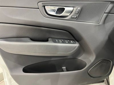 2022 Volvo XC60 B5 Momentum
