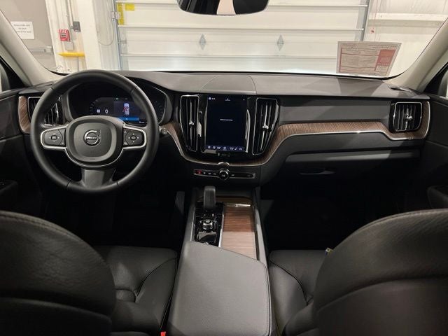 2022 Volvo XC60 B5 Momentum