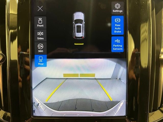 2022 Volvo XC60 B5 Momentum