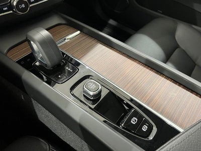 2022 Volvo XC60 B5 Momentum