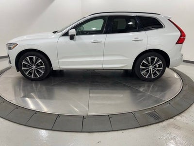 2022 Volvo XC60 B5 Momentum