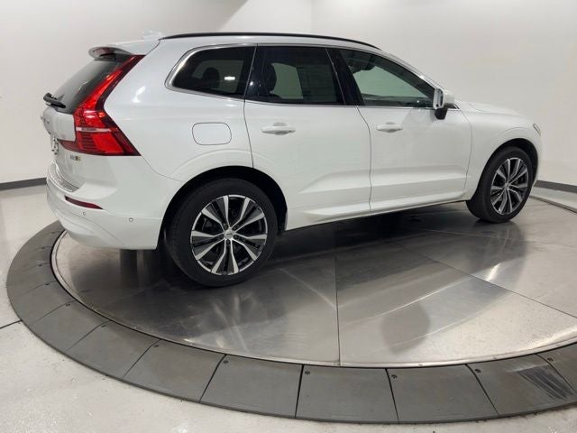 2022 Volvo XC60 B5 Momentum