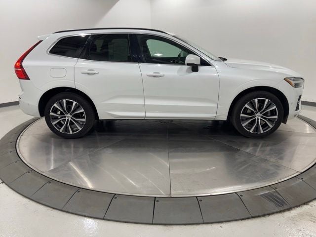 2022 Volvo XC60 B5 Momentum