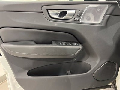 2024 Volvo XC60 B5 Ultimate Dark Theme