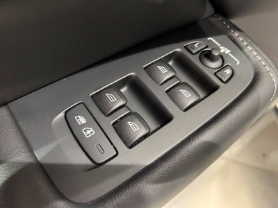 2024 Volvo XC60 B5 Ultimate Dark Theme