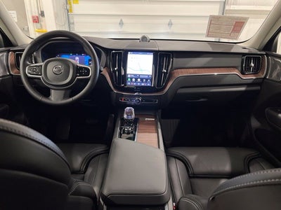2024 Volvo XC60 B5 Ultimate Dark Theme