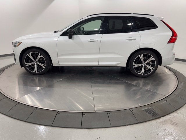 2024 Volvo XC60 B5 Ultimate Dark Theme