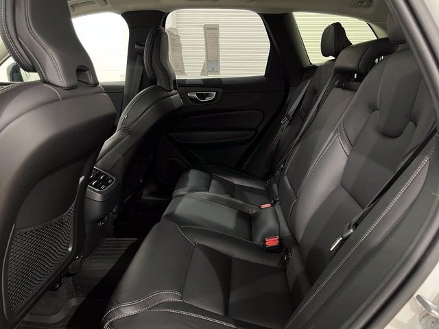 2024 Volvo XC60 B5 Ultimate Dark Theme