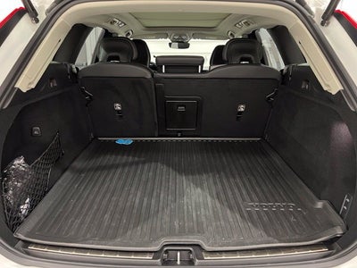 2024 Volvo XC60 B5 Ultimate Dark Theme