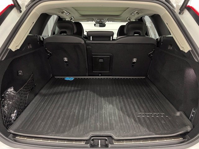 2024 Volvo XC60 B5 Ultimate Dark Theme