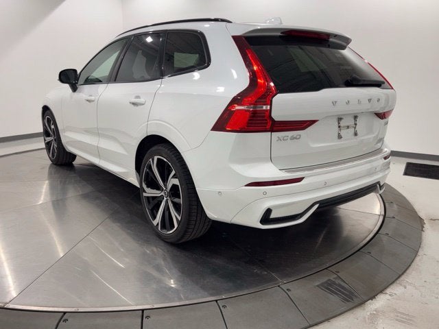 2024 Volvo XC60 B5 Ultimate Dark Theme
