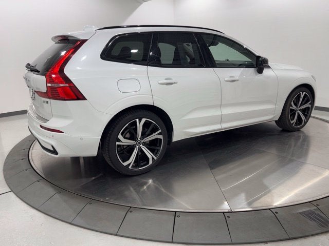 2024 Volvo XC60 B5 Ultimate Dark Theme
