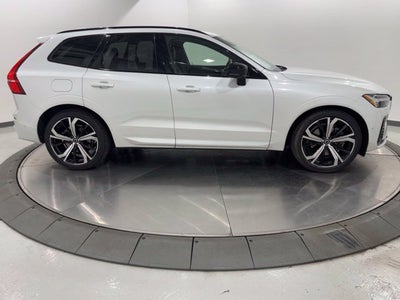 2024 Volvo XC60 B5 Ultimate Dark Theme